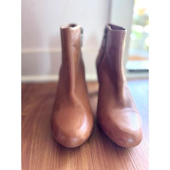 Clarks Artisan Tan Leather Ankle Booties 9M Block Heel Zip Up Classic Style - Picture 2 of 7